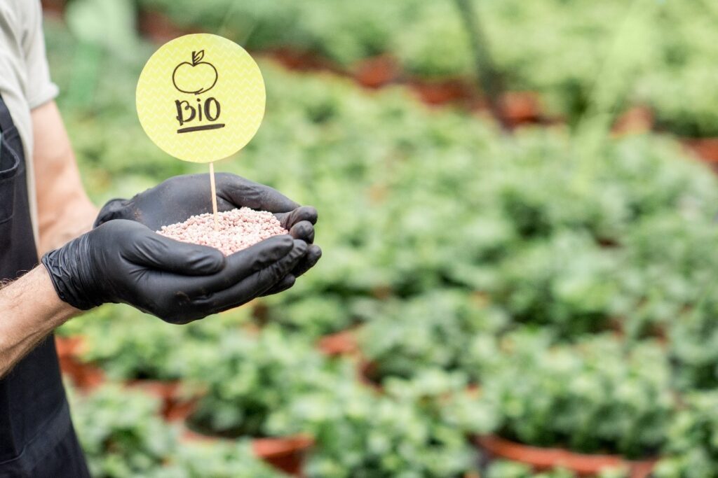 使用 INO Nature 天地精华的生态环保肥来改善农作物的营养供应，增强种子和植物的生长。
